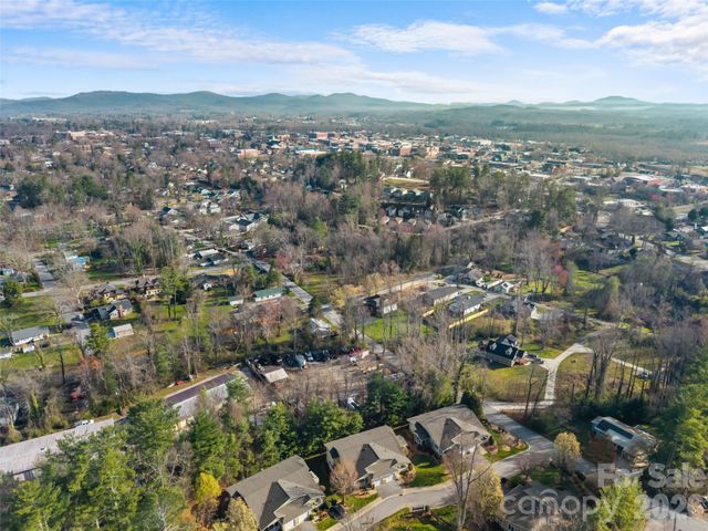 40 Spring Village Lane, Hendersonville, NC 28739