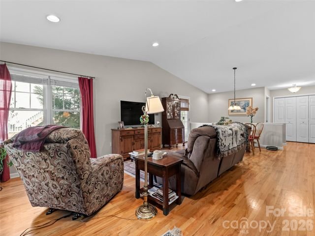 40 Spring Village Lane, Hendersonville, NC 28739