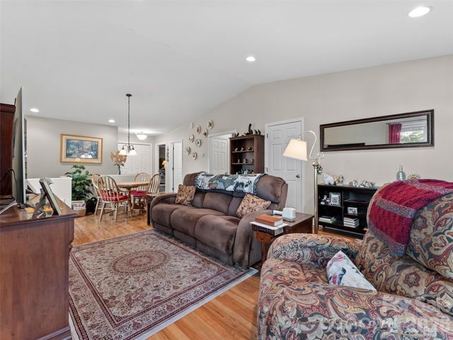 40 Spring Village Lane, Hendersonville, NC 28739