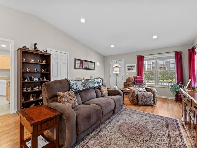 40 Spring Village Lane, Hendersonville, NC 28739