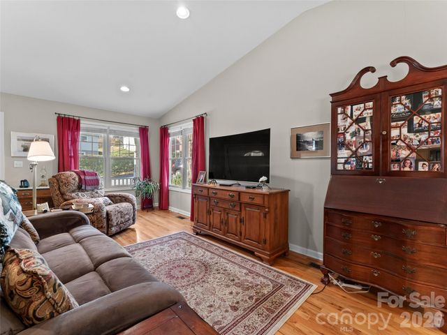 40 Spring Village Lane, Hendersonville, NC 28739