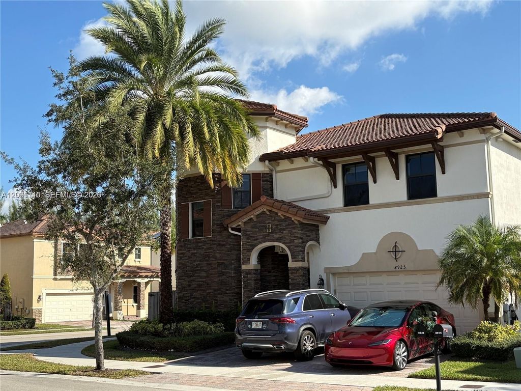 8925 NW 99th Ct, Doral, FL 33178
