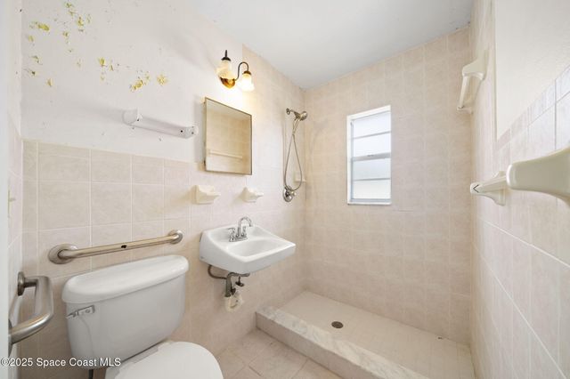 2583 Victoria Drive NE, Palm Bay, FL 32905