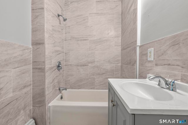 30 North Walnut Street, Waterbury, CT 06704
