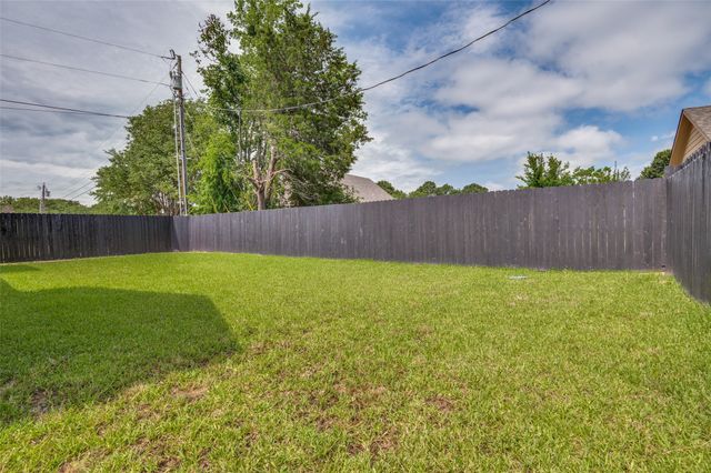 319 Bounding Main Street, Gun Barrel City, TX 75156