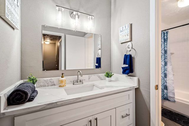 14 W Townhouse Lane 34, Grand Prairie, TX 75052