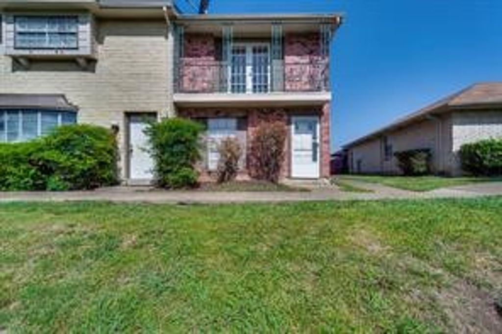 14 W Townhouse Lane 34, Grand Prairie, TX 75052