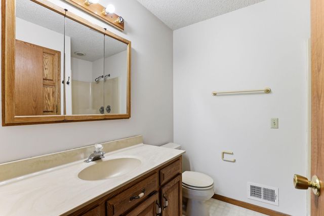 2133 Trumble Court, Chaska, MN 55318