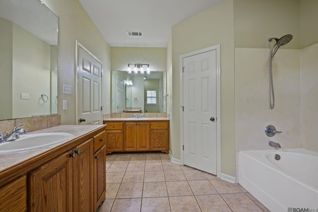 40403 Cross Creek Ave, Gonzales, LA 70737