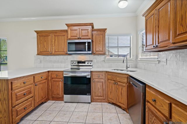 40403 Cross Creek Ave, Gonzales, LA 70737