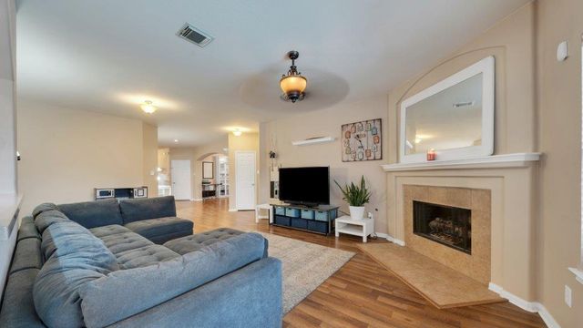 6086 Haysden Lane, League City, TX 77573