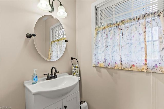 3705 Whitehaven Road, Winston-salem, NC 27106