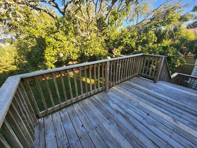 176 Smith Ln, Grand Isle, LA 70358