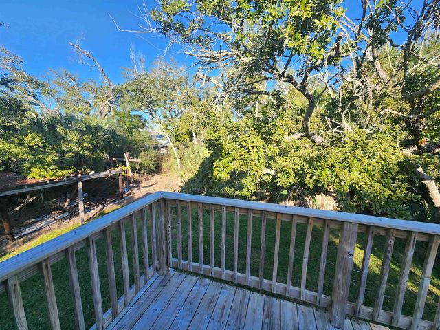 176 Smith Ln, Grand Isle, LA 70358