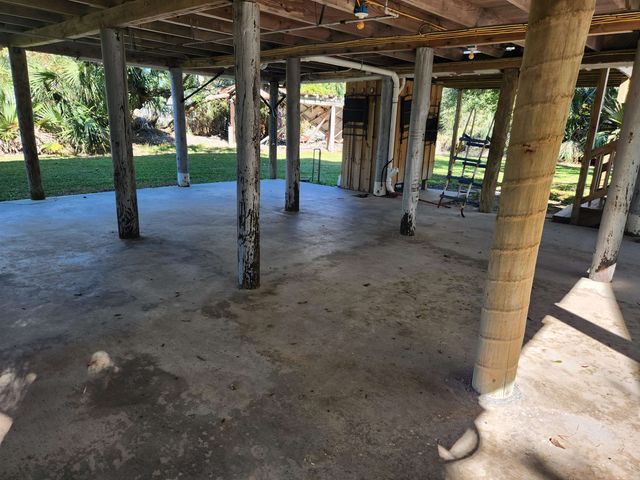 176 Smith Ln, Grand Isle, LA 70358