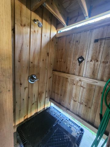 176 Smith Ln, Grand Isle, LA 70358