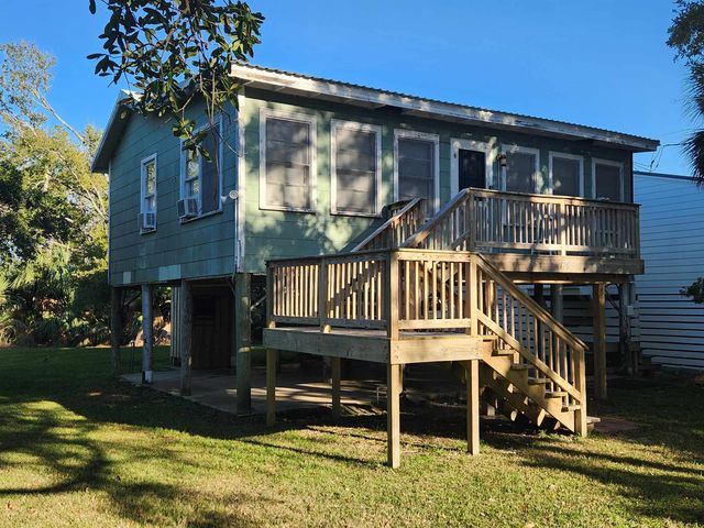176 Smith Ln, Grand Isle, LA 70358