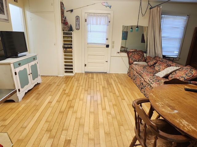 176 Smith Ln, Grand Isle, LA 70358