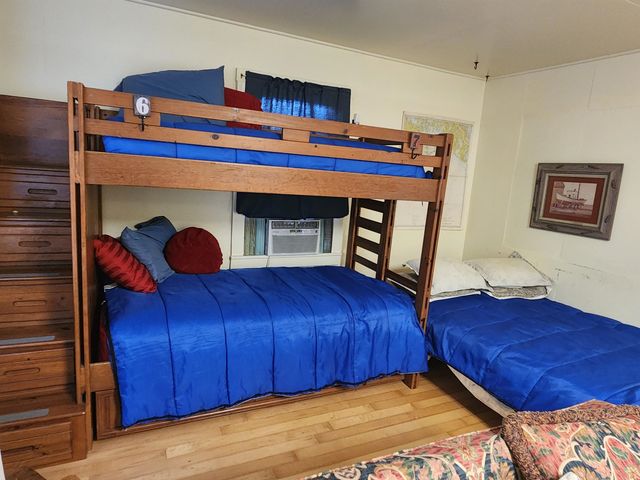 176 Smith Ln, Grand Isle, LA 70358