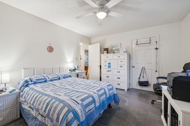 1337 Oaklawn Rd, Chapmansboro, TN 37035