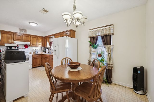 1337 Oaklawn Rd, Chapmansboro, TN 37035