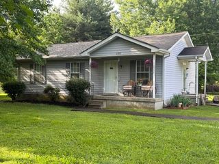 1337 Oaklawn Rd, Chapmansboro, TN 37035