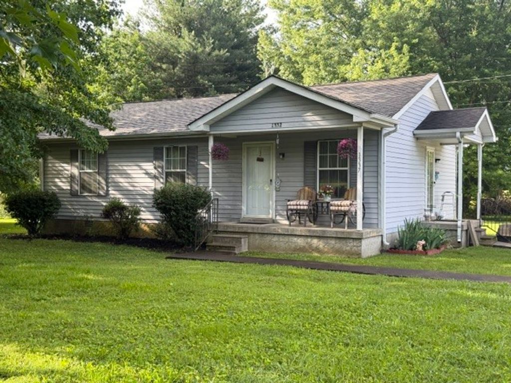 1337 Oaklawn Rd, Chapmansboro, TN 37035