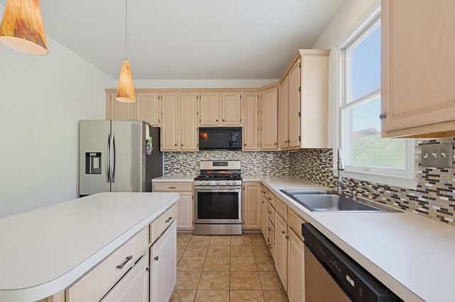 93 Robert Road, Marlborough, MA 01752