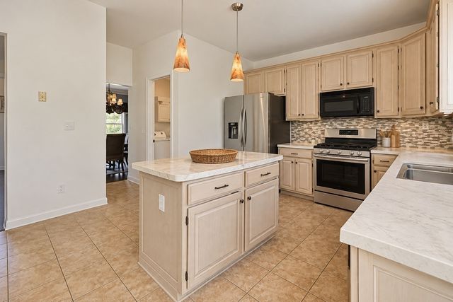 93 Robert Road, Marlborough, MA 01752