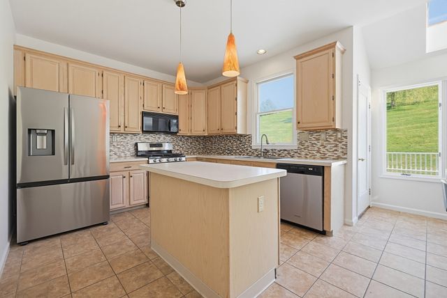 93 Robert Road, Marlborough, MA 01752