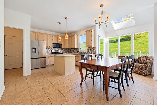 93 Robert Road, Marlborough, MA 01752