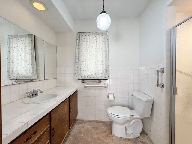 1307 W 15th Street Place S, Newton, IA 50208