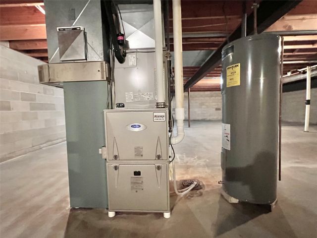 1307 W 15th Street Place S, Newton, IA 50208