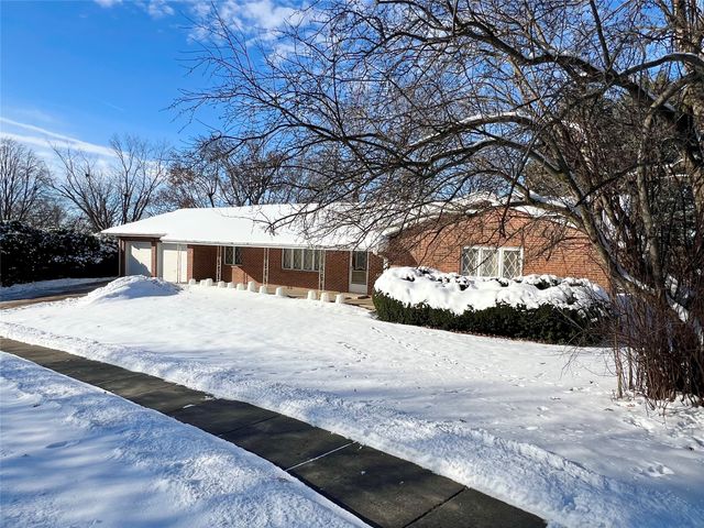 1307 W 15th Street Place S, Newton, IA 50208