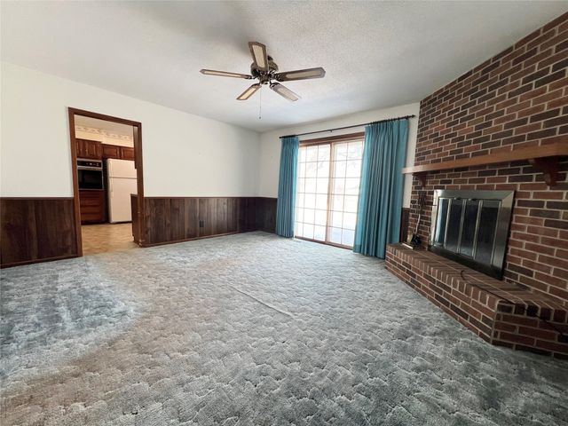 1307 W 15th Street Place S, Newton, IA 50208