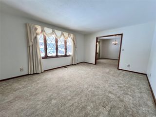 1307 W 15th Street Place S, Newton, IA 50208