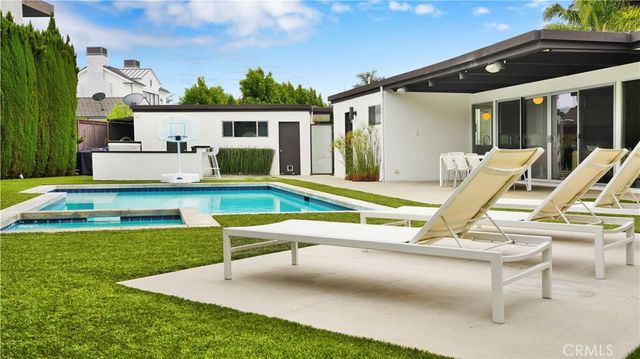 2000 Nautilus Lane, Newport Beach, CA 92660