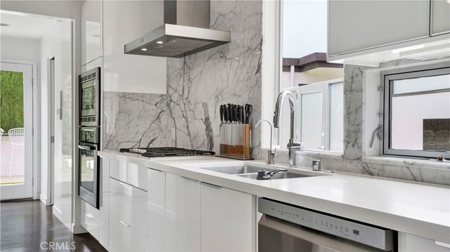 2000 Nautilus Lane, Newport Beach, CA 92660