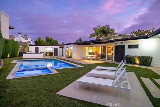 2000 Nautilus Lane, Newport Beach, CA 92660