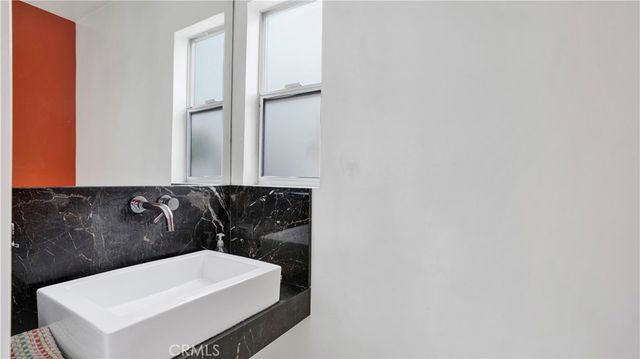 2000 Nautilus Lane, Newport Beach, CA 92660