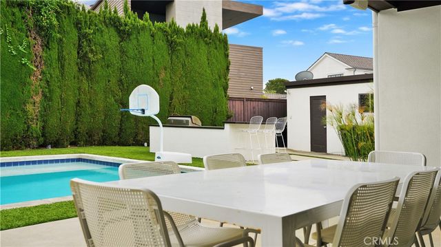 2000 Nautilus Lane, Newport Beach, CA 92660