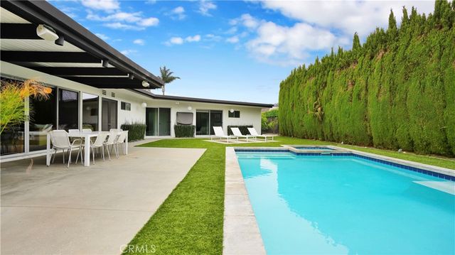 2000 Nautilus Lane, Newport Beach, CA 92660