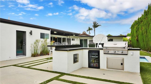 2000 Nautilus Lane, Newport Beach, CA 92660