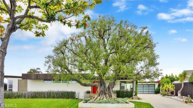 2000 Nautilus Lane, Newport Beach, CA 92660