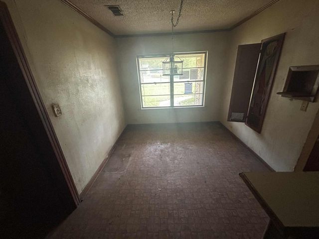 1122 E Houston, Crockett, TX 75835