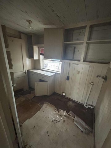 1122 E Houston, Crockett, TX 75835