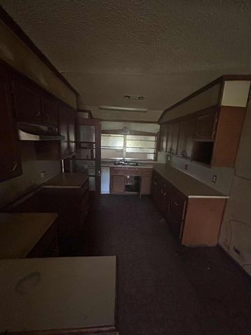 1122 E Houston, Crockett, TX 75835