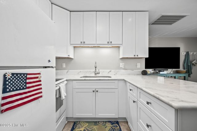 121 Old Causeway Road 12, Atlantic Beach, NC 28512