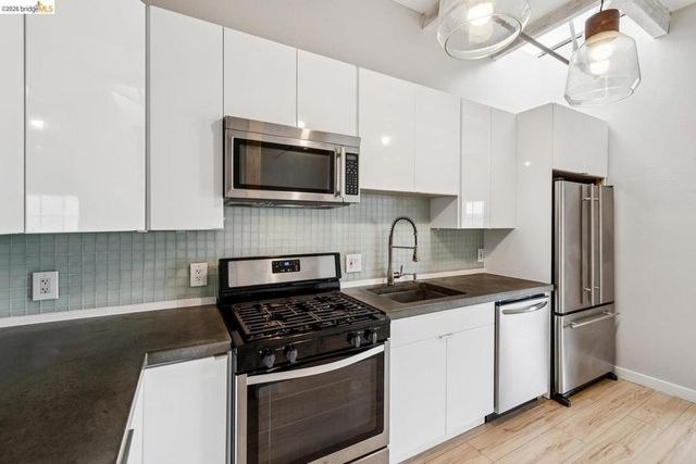 958 28th ST 21, Oakland, CA 94608