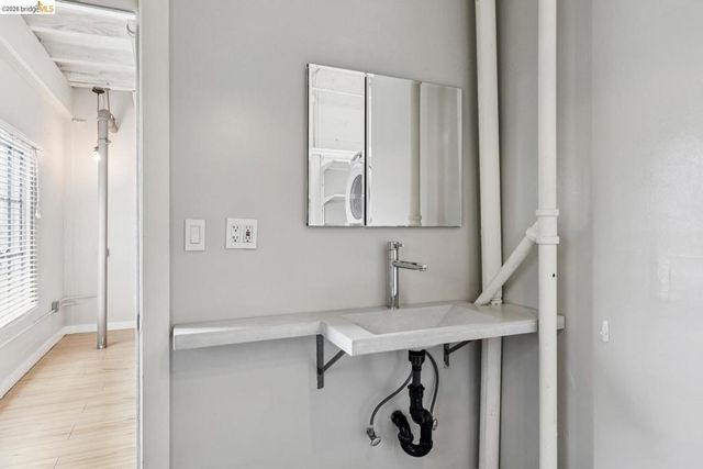 958 28th ST 21, Oakland, CA 94608